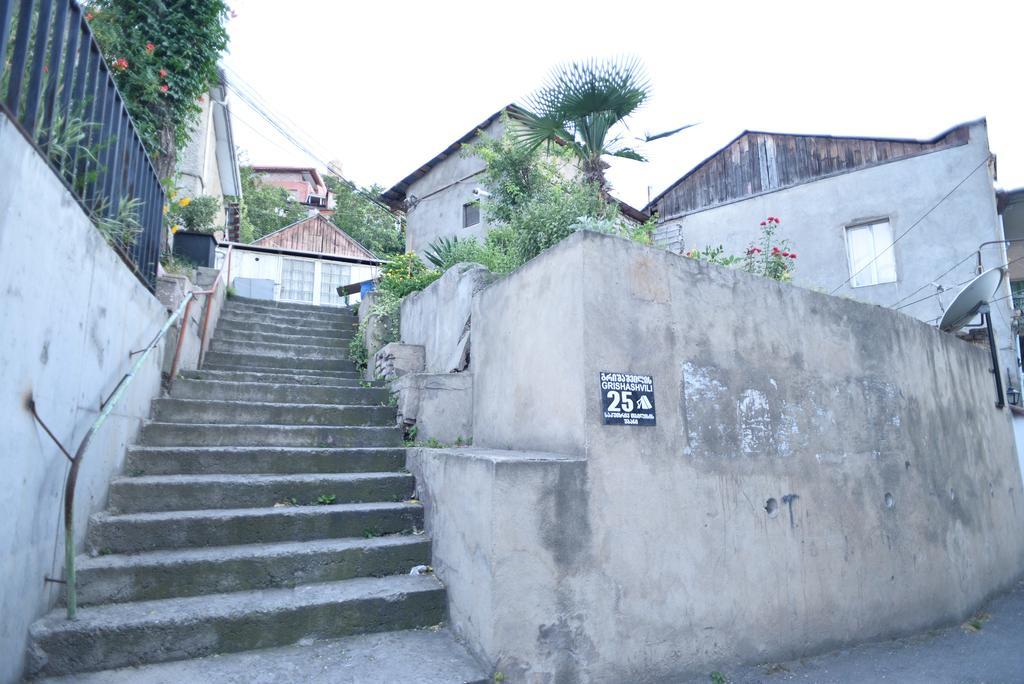 Guesthouse Gia Tbilisi Exterior foto