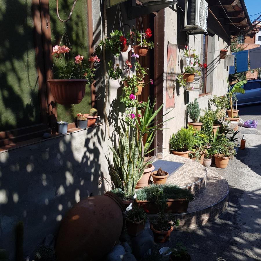 Guesthouse Gia Tbilisi Exterior foto
