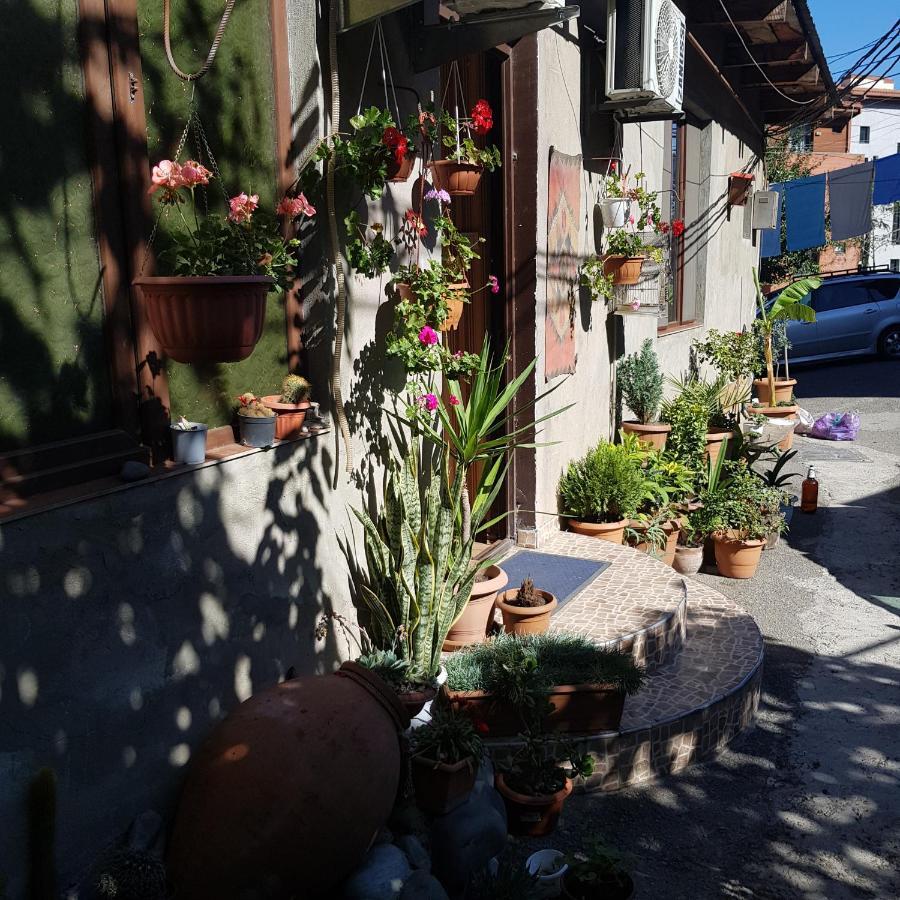 Guesthouse Gia Tbilisi Exterior foto